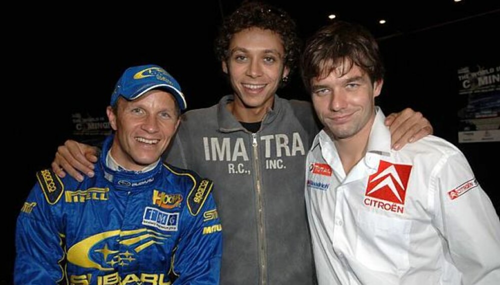 Valentino Rossi sammen med Petter Solberg og Sébastien Loeb. Loeb kjører ikke løpet på grunn av et armbrudd. Foto: Sutton Valentino Rossi sammen med Petter Solberg og Sébastien Loeb. Loeb kjører ikke løpet på grunn av et armbrudd. Foto: Sutton