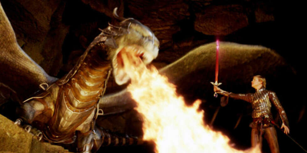 Det blir dramatiske og rørende møter mellom den unge mannen og dragene på lerretet. Foto: Filmweb Det blir dramatiske og rørende møter mellom den unge mannen og dragene på lerretet. Foto: Filmweb