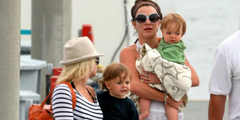 TETTERE FORHOLD: Sean Preston og Jayden James får lov til å overnatte hos mamma Britney én gang i uka. TETTERE FORHOLD: Sean Preston og Jayden James får lov til å overnatte hos mamma Britney én gang i uka.