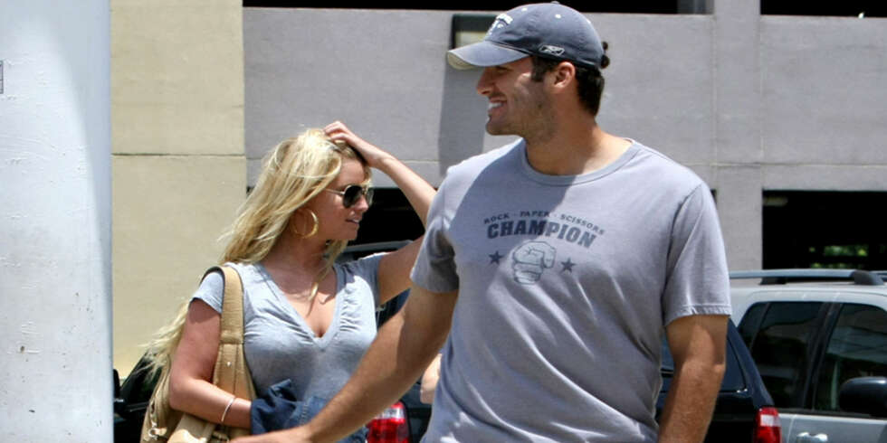 IKKE BRYLLUP: Jessica Simpson vil ikke gifte seg med Tony Romo - ennå. IKKE BRYLLUP: Jessica Simpson vil ikke gifte seg med Tony Romo - ennå.
