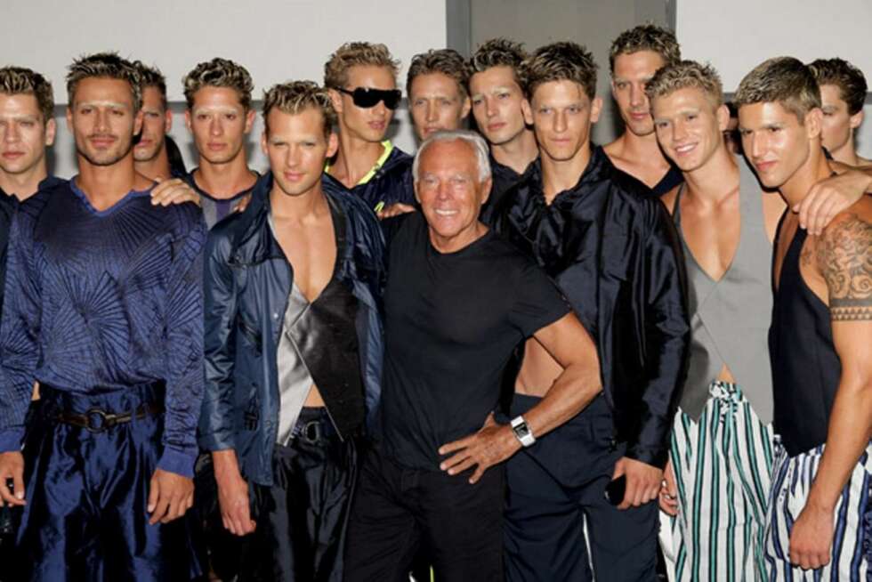 BACKSTAGE:Designer Giorgio Armani poserer backstage med modellene etter Emporio Armani fashion show for 2009, i Milano.
June 22, 2008
Photo by Venturelli/WireImage.com BACKSTAGE:Designer Giorgio Armani poserer backstage med modellene etter Emporio Armani fashion show for 2009, i Milano.
June 22, 2008
Photo by Venturelli/WireImage.com