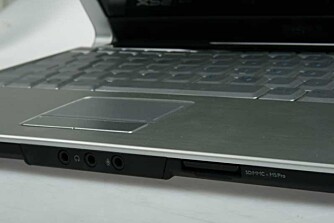 JUKSEALUMINIUM: ”Aluminiumen” foran tastaturet er plast. Pekeplaten og museknappene får absolutt godkjent. JUKSEALUMINIUM: ”Aluminiumen” foran tastaturet er plast. Pekeplaten og museknappene får absolutt godkjent.