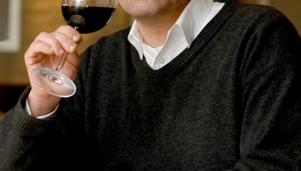 Arne Ronold er redaktør for bladet og nettstedet Vinforum. Han mener vi er for dårlige til å returnere ødelagt vin. Foto: Gaute Ulvik Haugan/Newswire Arne Ronold er redaktør for bladet og nettstedet Vinforum. Han mener vi er for dårlige til å returnere ødelagt vin. Foto: Gaute Ulvik Haugan/Newswire