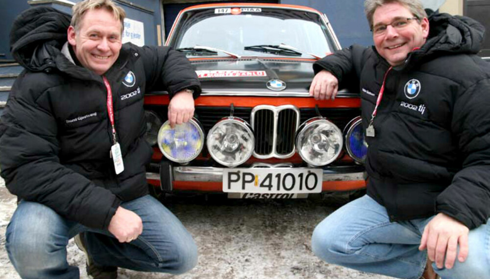 Trond Gjestvang og Jon Ptter Gudesen er klare for guttetur sørover i en BMW 2002 TII fra 1974. Foto: Andreas Carlsen Trond Gjestvang og Jon Ptter Gudesen er klare for guttetur sørover i en BMW 2002 TII fra 1974. Foto: Andreas Carlsen