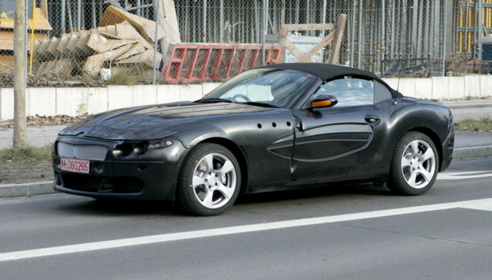 Under det lange panseret blir det plass til digre motorer. Foto: Automedia Under det lange panseret blir det plass til digre motorer. Foto: Automedia