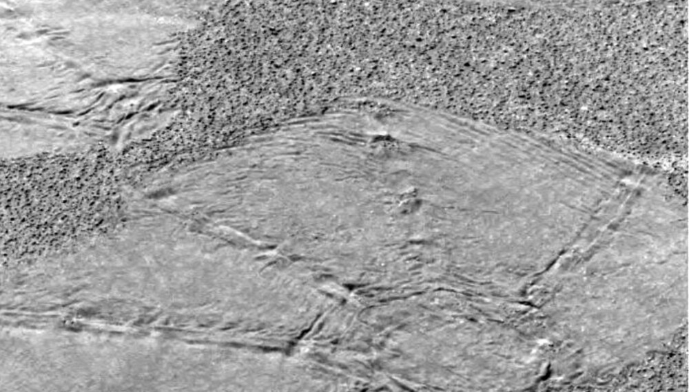 25. januar 2004 var det slike avtrykk på overflaten av Mars. Foto: JPL/NASA/Cornell 25. januar 2004 var det slike avtrykk på overflaten av Mars. Foto: JPL/NASA/Cornell