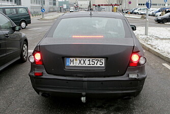Vi vil anta at det blir ryddet kraftig opp i baklysene før bilen skal presenteres. Foto: Automedia Vi vil anta at det blir ryddet kraftig opp i baklysene før bilen skal presenteres. Foto: Automedia