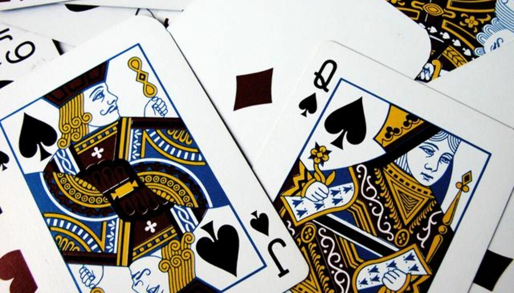 Det ble bare rot for mannen som satset kona i poker. Hun ble forbannet, og fant seg en annen. Gjett hvem! Det ble bare rot for mannen som satset kona i poker. Hun ble forbannet, og fant seg en annen. Gjett hvem!