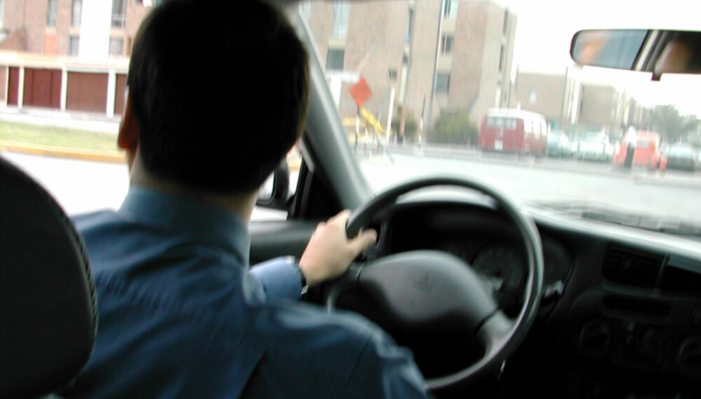 De som sitter mye bak rattet over lang tid, får oftere hudkreft i venstresiden av kroppen, viser forskning. De som sitter mye bak rattet over lang tid, får oftere hudkreft i venstresiden av kroppen, viser forskning.