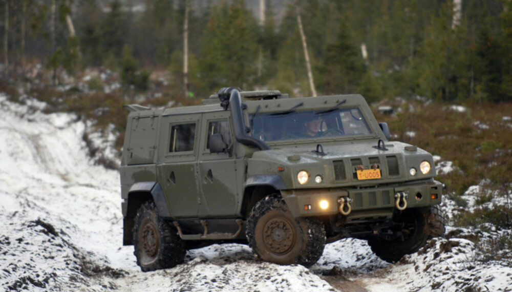 Forsvarets nye stridsvogner kommer seg fram nesten over alt, og tåler en skikkelig trøkk - også med dynamitt. Foto: Håkon Bonafede Forsvarets nye stridsvogner kommer seg fram nesten over alt, og tåler en skikkelig trøkk - også med dynamitt. Foto: Håkon Bonafede