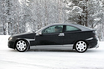 Profilen er velkjent. Den nye Sportcoupé følger forgjengerens oppskrift. Foto: Automedia Profilen er velkjent. Den nye Sportcoupé følger forgjengerens oppskrift. Foto: Automedia