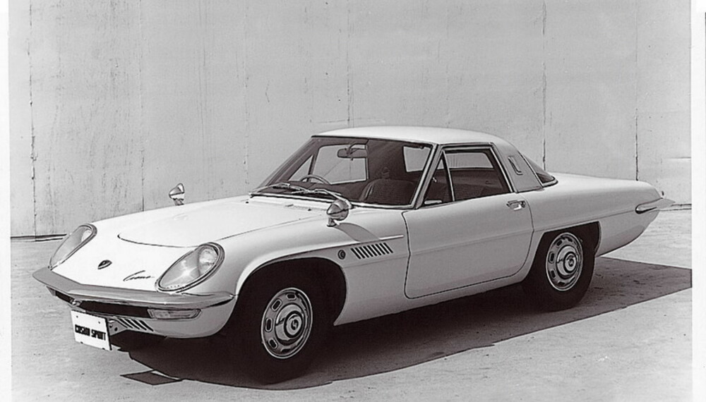 Cosmo Sport, eller 110S som den også ble kalt, var den første bilen med torotors motor. Den hadde først 110 hk, senere fikk den 128 hk. Cosmo Sport, eller 110S som den også ble kalt, var den første bilen med torotors motor. Den hadde først 110 hk, senere fikk den 128 hk.