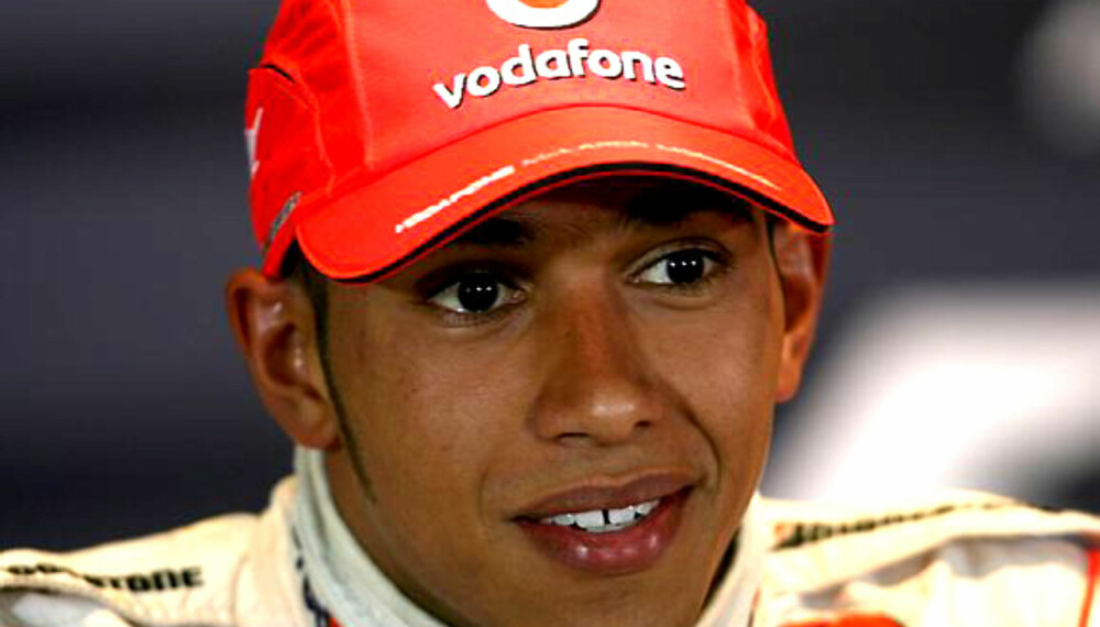 Lewis Hamilton selger kjerra si på nettet. Foto: Sutton Lewis Hamilton selger kjerra si på nettet. Foto: Sutton