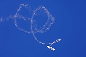 Acro paragliding er en ny ekstremsport. Mange av triksene er funnet opp ved tilfeldigheter og ekstrem gutsing. Foto: Håkon Bonafede Acro paragliding er en ny ekstremsport. Mange av triksene er funnet opp ved tilfeldigheter og ekstrem gutsing. Foto: Håkon Bonafede