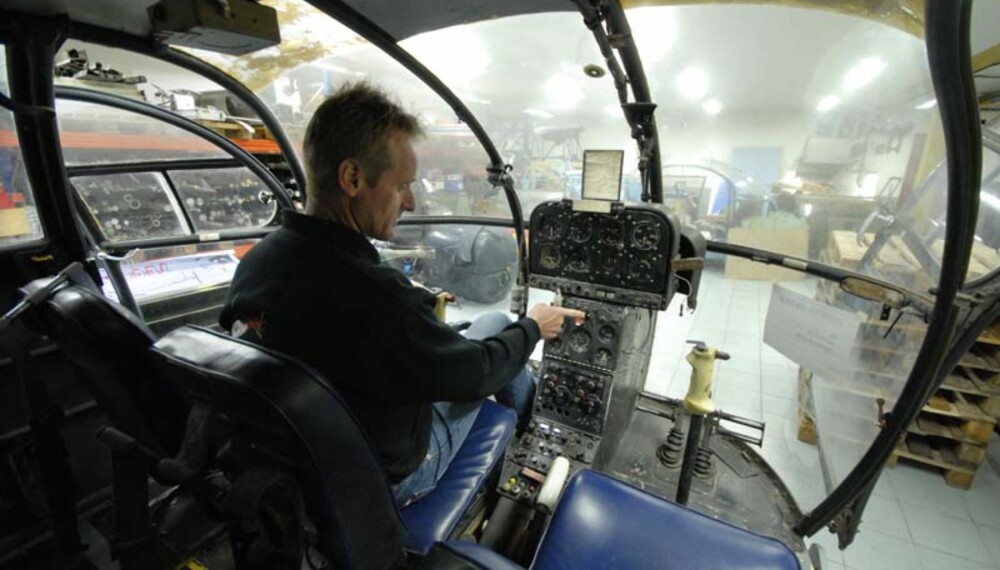 Det rumenske Alouette-helikopteret skal brukes på guttetur til Australia om et år. Utskytningsknappene for angrepsmissiler er fortsatt på plass. Foto: Håkon Bonafede Det rumenske Alouette-helikopteret skal brukes på guttetur til Australia om et år. Utskytningsknappene for angrepsmissiler er fortsatt på plass. Foto: Håkon Bonafede