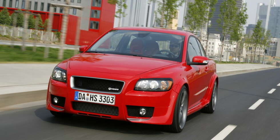 Volvo C30 er en flott bil. Med Heicos stylingsett blir den også barsk. Volvo C30 er en flott bil. Med Heicos stylingsett blir den også barsk.