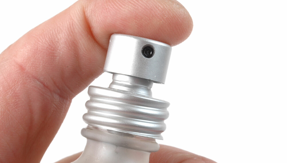 Parfymeprodusneter har hevdet de har tilsatt feromer i parfymen, slik at man lettere skal tiltrekke det motsatte kjønn. (Foto: Jari Lehtikangas) Parfymeprodusneter har hevdet de har tilsatt feromer i parfymen, slik at man lettere skal tiltrekke det motsatte kjønn. (Foto: Jari Lehtikangas)