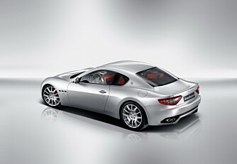 Også hekken på GranTurismo blir mer særpreget. Du skal kunne se at denne er noe litt utenom det vanlige. Også hekken på GranTurismo blir mer særpreget. Du skal kunne se at denne er noe litt utenom det vanlige.