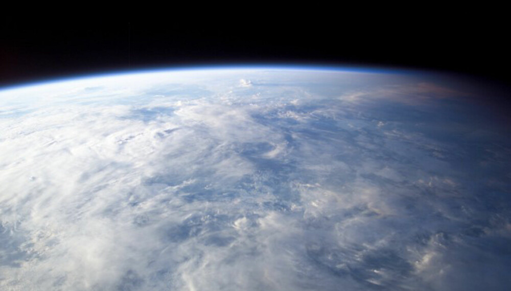 Forskere fra 60 land samarbeider om å granske polene. Foto: NASA Forskere fra 60 land samarbeider om å granske polene. Foto: NASA