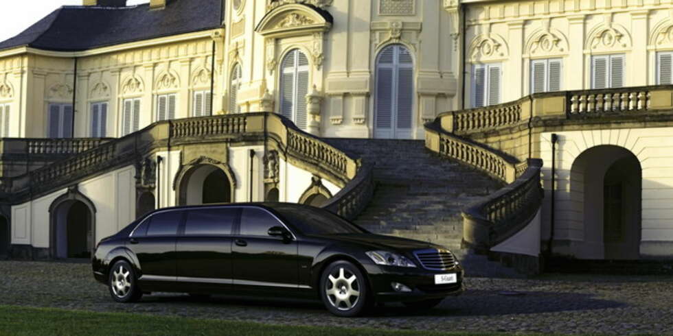 Pullman er sikkert ikke den enkleste bilen å lukeparkere med, men de om bord sitter i hvertfall både trygt og komfortabelt. Pullman er sikkert ikke den enkleste bilen å lukeparkere med, men de om bord sitter i hvertfall både trygt og komfortabelt.