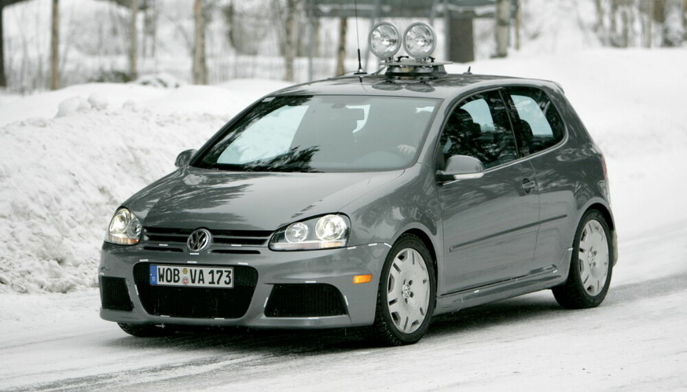 R36 får kraftigere sideskjørt og et mer sportslig utseende enn de andre Golf-modellene. Foto: Automedia R36 får kraftigere sideskjørt og et mer sportslig utseende enn de andre Golf-modellene. Foto: Automedia
