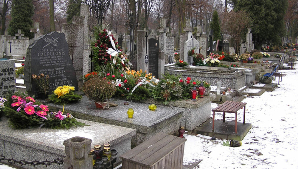 Mannen er rasende over at de han så på som sine venner ikke kom da han skulle gravlegges. Mannen er rasende over at de han så på som sine venner ikke kom da han skulle gravlegges.