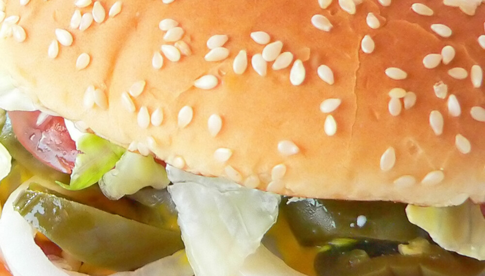 Både hamburgerbrødet, burgeren, innhold og dressing kan varieres på utallige måter. Prøv en av oppskriftene fra Art of Taste. Både hamburgerbrødet, burgeren, innhold og dressing kan varieres på utallige måter. Prøv en av oppskriftene fra Art of Taste.