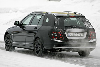 På tross av lett maskering, er det ikke vanskelig å se hvordan hekken blir seende ut. Foto: Automedia På tross av lett maskering, er det ikke vanskelig å se hvordan hekken blir seende ut. Foto: Automedia