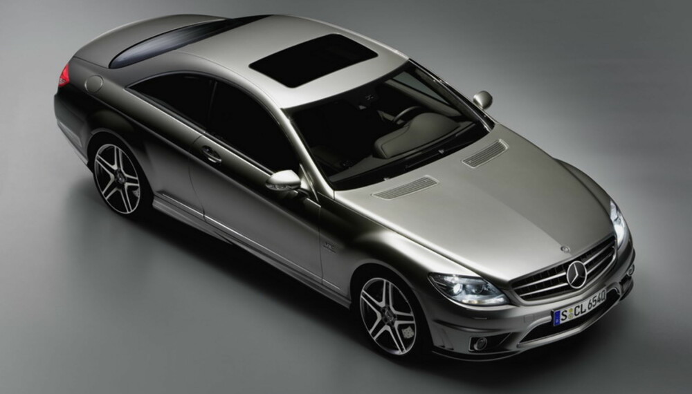 Den store og elegante CL får enorme fartsressurser når AMGs biturbomatede V12 er på plass under panseret. Den store og elegante CL får enorme fartsressurser når AMGs biturbomatede V12 er på plass under panseret.