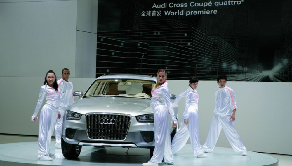 Audi Cross Coupé quattro ble avduket med mye show rundt. Audi Cross Coupé quattro ble avduket med mye show rundt.