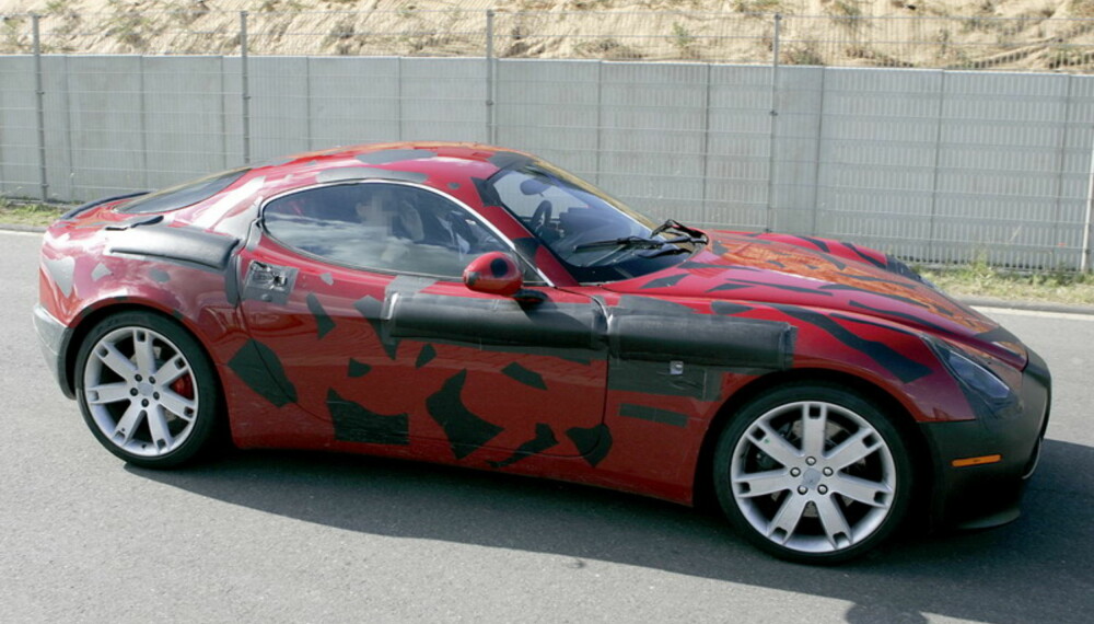8C Competizione blir den første Alfa Romeo-modellen som skal selges i USA på veldig mange år. Og produsenten håper den skal åpne markedet for flere Alfa-modeller. Foto: Automedia 8C Competizione blir den første Alfa Romeo-modellen som skal selges i USA på veldig mange år. Og produsenten håper den skal åpne markedet for flere Alfa-modeller. Foto: Automedia