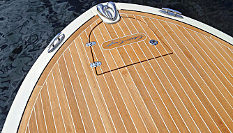 KOSTBAR: En Chris-Craft er ikke billig, men på mange områder både ser og kjenner du hva du betaler for (FOTO: Terje Bjørnsen). KOSTBAR: En Chris-Craft er ikke billig, men på mange områder både ser og kjenner du hva du betaler for (FOTO: Terje Bjørnsen).