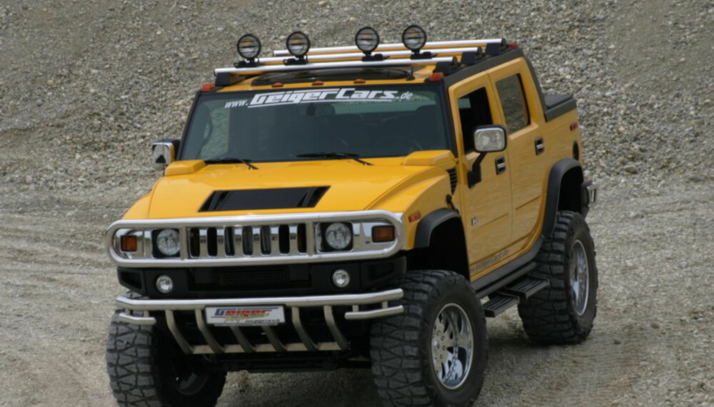 Ikke tvil om at en Hummer H2 trenger mer plass å parkere på enn en vanlig bil. Ikke tvil om at en Hummer H2 trenger mer plass å parkere på enn en vanlig bil.