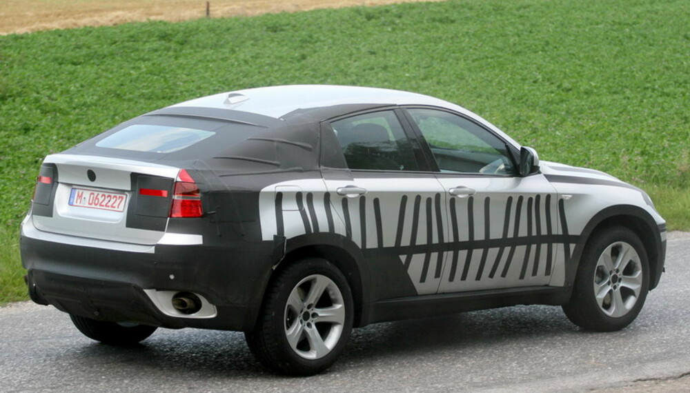 X6 får en sterk coupéprofil med dårlig plass bak som resultat. Foto: Automedia X6 får en sterk coupéprofil med dårlig plass bak som resultat. Foto: Automedia