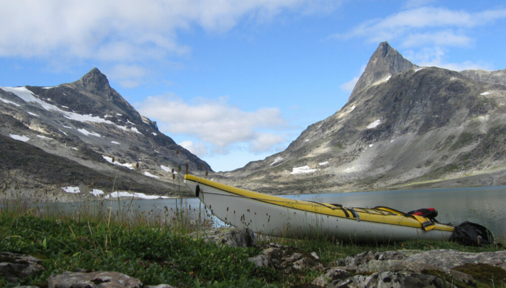På padletur i Jotunheimen. Ikke la det stoppe deg om du er alene, på tur med Turistforeningen møter du andre. Foto: Henning W. Smith På padletur i Jotunheimen. Ikke la det stoppe deg om du er alene, på tur med Turistforeningen møter du andre. Foto: Henning W. Smith