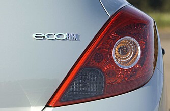 Det eneste som viser at vi har en litt annerledes bil er emblemet bak ecoFlex. Dette er riktig nok en fellesbetegnelse på de av bilene deres som er mer miljøvennlig, uavhengig av teknologi som er benyttet. Det eneste som viser at vi har en litt annerledes bil er emblemet bak ecoFlex. Dette er riktig nok en fellesbetegnelse på de av bilene deres som er mer miljøvennlig, uavhengig av teknologi som er benyttet.
