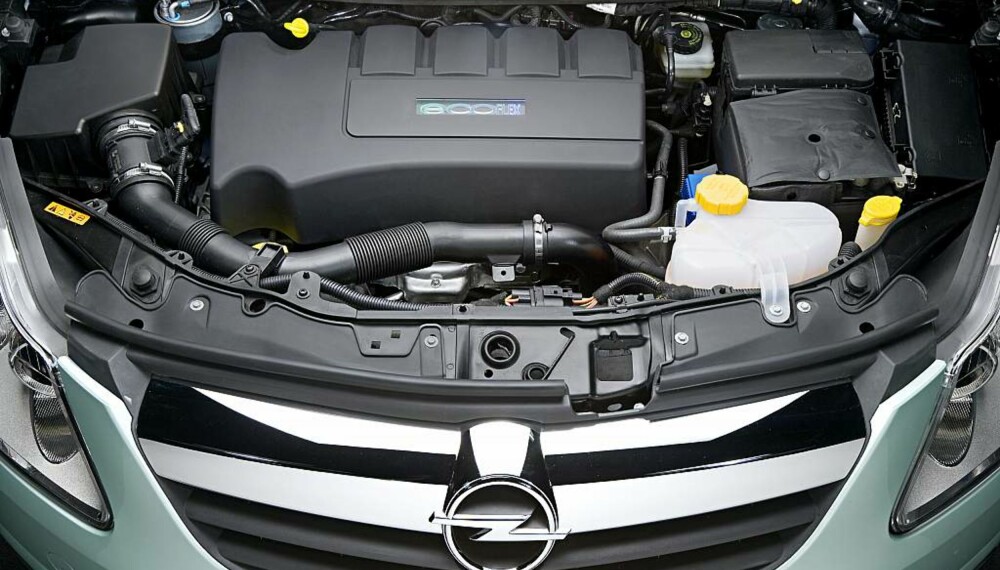 Når du lukker opp motorrommet, så er det ikke mye spesielt du legger merke til. Denne 1,3 liters dieselmotoren nøyer seg med 0,375 liter på mila, i kombinasjon med elektrodriften. Når du lukker opp motorrommet, så er det ikke mye spesielt du legger merke til. Denne 1,3 liters dieselmotoren nøyer seg med 0,375 liter på mila, i kombinasjon med elektrodriften.