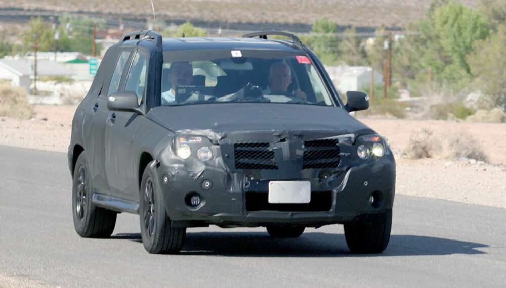 GLK får en markant design, i samme stil som den digre GL-Klasse. Foto: Automedia GLK får en markant design, i samme stil som den digre GL-Klasse. Foto: Automedia