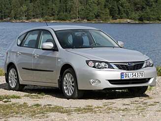 KONSTANT FIREHJULSDRIFT: Subaru Impreza er en av få småbiler som trekker på alle fire hele tiden. KONSTANT FIREHJULSDRIFT: Subaru Impreza er en av få småbiler som trekker på alle fire hele tiden.