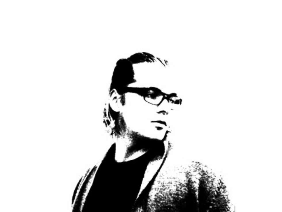 Bildet i Scareface er helt sort/hvitt, uten gråtoner. Denne effekten kan oppnås med å justere levels i bildet. Velg Enhance/Adjust lightning/Levels. Det vil da være mulig å justere levels til bildet er helt sort/hvitt. Forskjellige bilder krever forskjellige verdier, da fargene og gråtonene i bildene vil være forskjellige i hvert eksempel. Eksempel-verdier for å oppnå sort/hvitt er: 75/0,20/89. Disse kan justeres ved å dra pilene under grafen til bildet ser riktig ut. Dette steget kan være meget komplisert, og kan i verste fall kreve småjusteringer og juks. Dette er det steget som gir bildet en skikkelig trøkk, så om en real effekt er ønsket, bør mye tid brukes på dette steget. Bildet i Scareface er helt sort/hvitt, uten gråtoner. Denne effekten kan oppnås med å justere levels i bildet. Velg Enhance/Adjust lightning/Levels. Det vil da være mulig å justere levels til bildet er helt sort/hvitt. Forskjellige bilder krever forskjellige verdier, da fargene og gråtonene i bildene vil være forskjellige i hvert eksempel. Eksempel-verdier for å oppnå sort/hvitt er: 75/0,20/89. Disse kan justeres ved å dra pilene under grafen til bildet ser riktig ut. Dette steget kan være meget komplisert, og kan i verste fall kreve småjusteringer og juks. Dette er det steget som gir bildet en skikkelig trøkk, så om en real effekt er ønsket, bør mye tid brukes på dette steget.