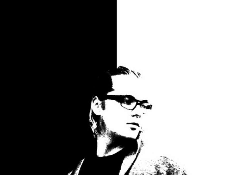Bakgrunnen farges halvt sort ved å bruke rectangular marquee tool og markere den halvdelen sort. Velg så edit/fill layer og velg farge som sort. Viktig å markere layeret som heter ¿Background¿ når dette gjennomføres. Bakgrunnen farges halvt sort ved å bruke rectangular marquee tool og markere den halvdelen sort. Velg så edit/fill layer og velg farge som sort. Viktig å markere layeret som heter ¿Background¿ når dette gjennomføres.