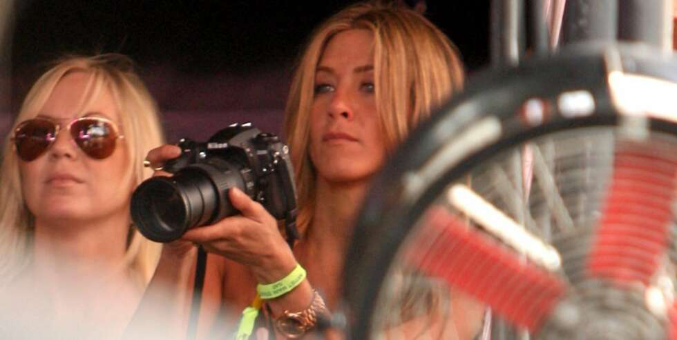 BLINKSKUDD: Jennifer Aniston føler hun har truffet blink med John Mayer og sikrer seg her noen bilder av han til sitt private fotoalbum BLINKSKUDD: Jennifer Aniston føler hun har truffet blink med John Mayer og sikrer seg her noen bilder av han til sitt private fotoalbum