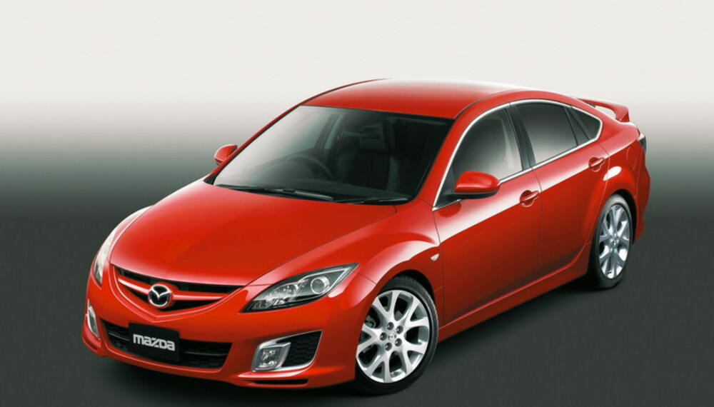Med åpnere front, dypere sideskjørt, større hjul og lavere bakkeklaring blir den nye Mazda 6 enda tøffere. Med åpnere front, dypere sideskjørt, større hjul og lavere bakkeklaring blir den nye Mazda 6 enda tøffere.