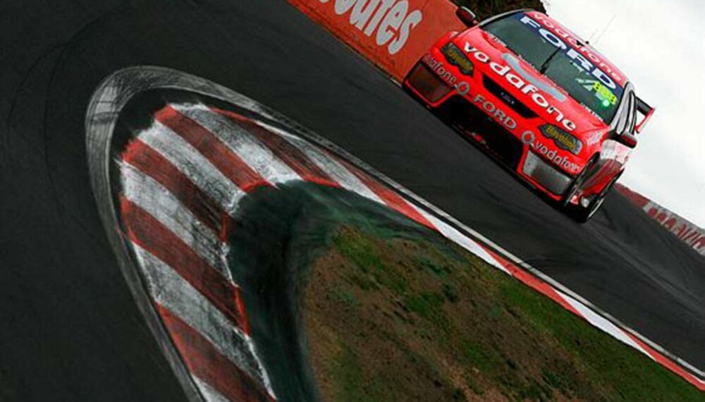 Vinnerbilen med Craig Lowndes og Jamie Whincup. (Foto: Sutton) Vinnerbilen med Craig Lowndes og Jamie Whincup. (Foto: Sutton)