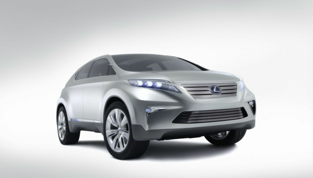 Hybrid-SUV´en er bredere, lengre og lavere enn dagens RX. Hybrid-SUV´en er bredere, lengre og lavere enn dagens RX.