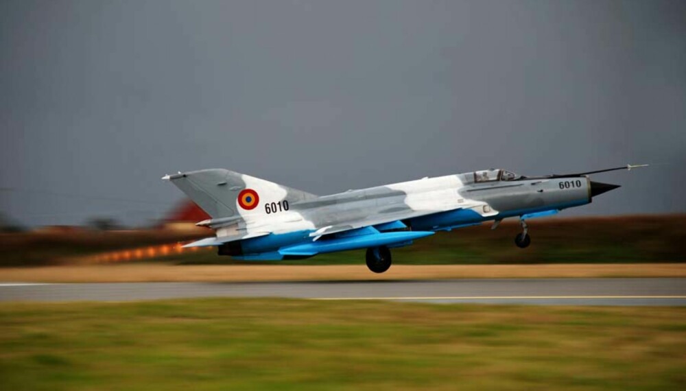Bombetokt over Norge. En MIG-21 tar av fra Ørland Hovedflystasjon for å fly lavangrep mot Hjerkinn. Foto: Håkon Bonafede Bombetokt over Norge. En MIG-21 tar av fra Ørland Hovedflystasjon for å fly lavangrep mot Hjerkinn. Foto: Håkon Bonafede