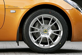 Lotus sier at Elise SC skal by på ordentlig mye moro på veien, og den fungerer sikkert veldig fint til banekjøring også. Lotus sier at Elise SC skal by på ordentlig mye moro på veien, og den fungerer sikkert veldig fint til banekjøring også.