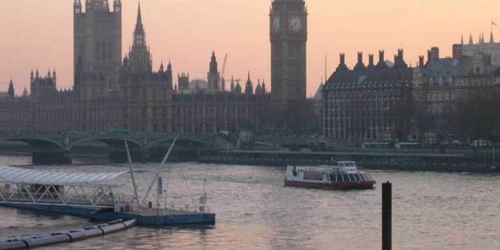 Greit å vite dersom du skal på helgetur til London: Finner du strandede hvaler, kan du ikke beholde dem - de tilhører dronningen. Skal du dø, må du holde deg unna parlamentsbygningen. Greit å vite dersom du skal på helgetur til London: Finner du strandede hvaler, kan du ikke beholde dem - de tilhører dronningen. Skal du dø, må du holde deg unna parlamentsbygningen.