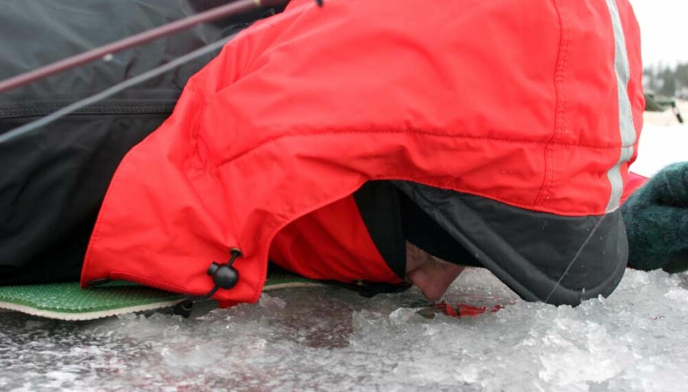Hette og noe som beskytter hake og ansikt er en stor fordel. Foto: Henrik Strømstad Hette og noe som beskytter hake og ansikt er en stor fordel. Foto: Henrik Strømstad