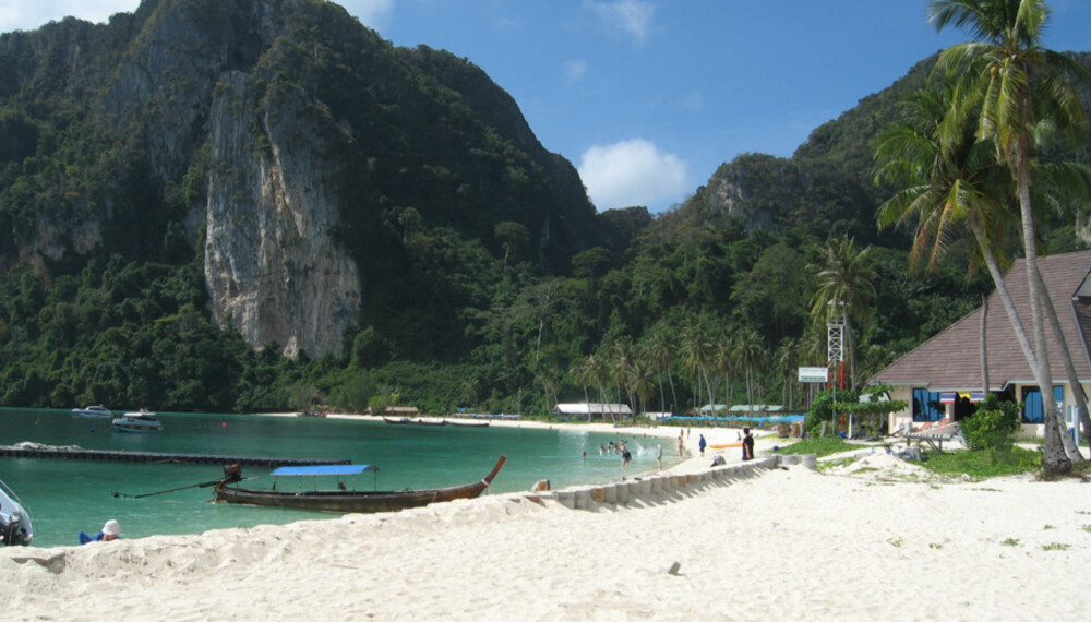 Strendene på Phuket er fremdeles faresone, dersom nye jordskjelv oppstår. Strendene på Phuket er fremdeles faresone, dersom nye jordskjelv oppstår.